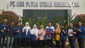 UNAIR FPK lecturers and staff during PKL monitoring with fisheries industry partners.