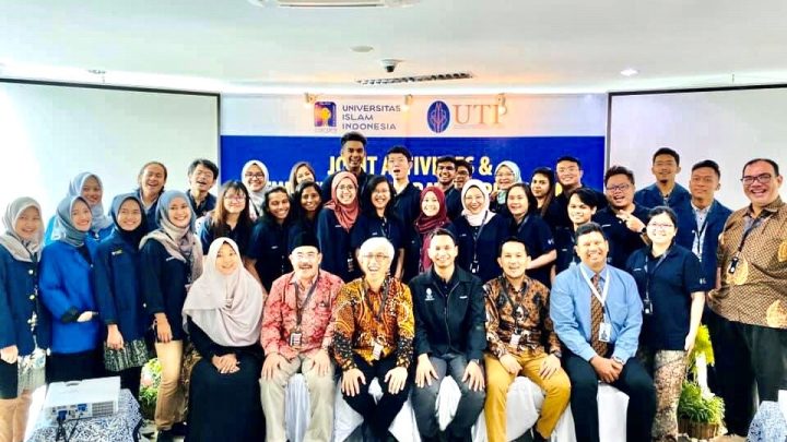 SESI Foto bersama di Auditorium Simpul Tumbuh, UII, Yogyakarta, pada hari Selasa (29/10/2019). (Foto : Raden Sayidina Pinter Pitutur ).